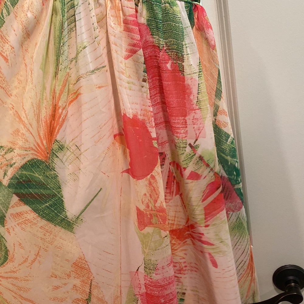Flowy dress! Perfect for a wedding!! NEVER WORN! - Picture 4 of 6